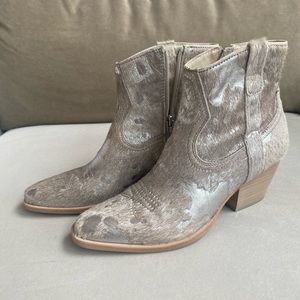 Dolce Vita Women's Silma Silver Calf Hair Boots Size 8.5